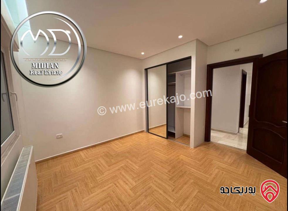 شقة أرضية فاخرة للايجار في عمان - دير غبار مساحة 300م مع تراسات و حدائق 350م تصلح للأجانب والهيئات الدوبلوماسية 