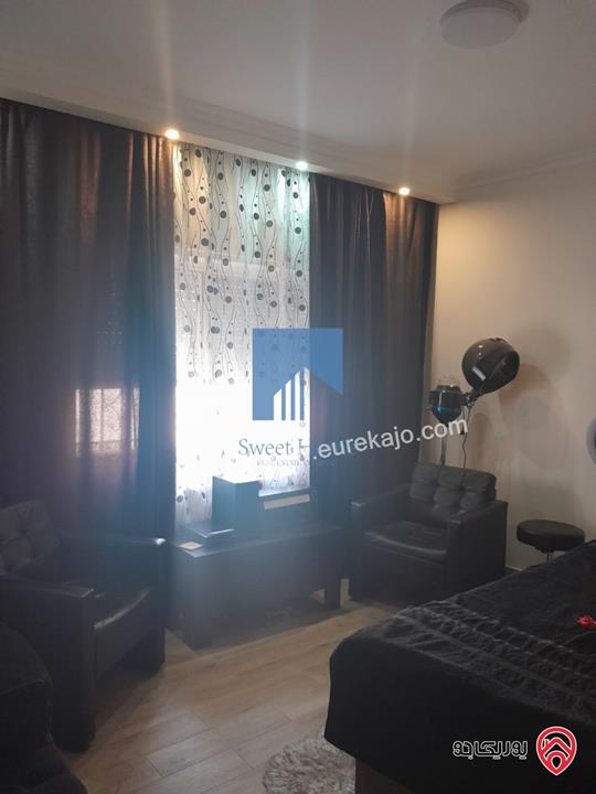 شقة أرضية مفروشة فاخرة للبيع في عمان - السابع قرب السفارة الرومانية 185م مع ترس امامي 25م تشطيب سوبر ديلوكس