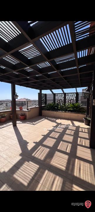 شقه فاخرة أخير مع روف مساحة 275م + 45م ترسات درج داخلي للبيع في عمان - ضاحية النخيل