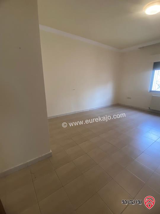 شقة طابق ثالث مساحة 180م للبيع في عمان - الرابية