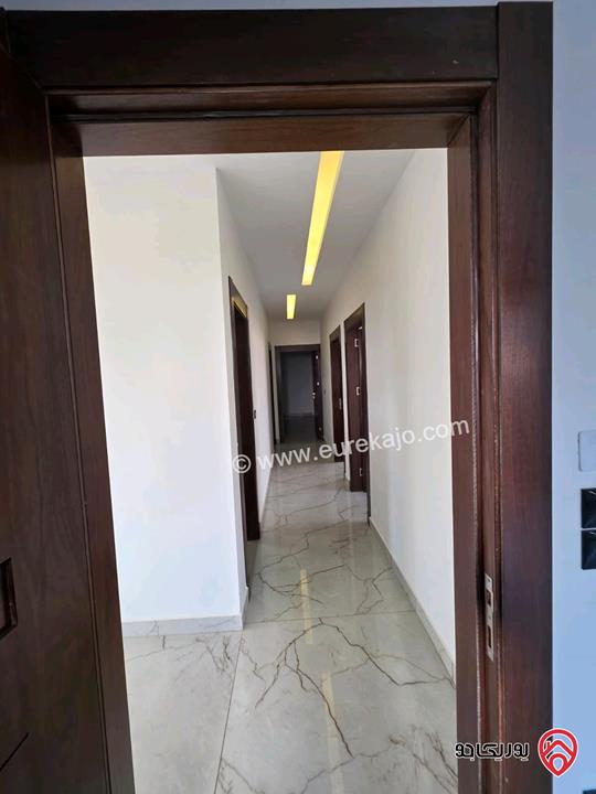 شقة فاخرة جديدة 248م² طابق اول للبيع في عمان - دير غبار | 4 غرف نوم | Smart Home | تدفئة أرضية | ترس وإطلالة مميزة