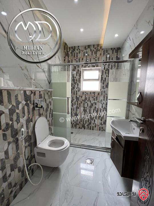 شقة مفروشة للايجار في عمان - الشميساني مساحة 200م طابق اول تشطيبات و ديكورات فندقية فاخرة اطلالة جميلة