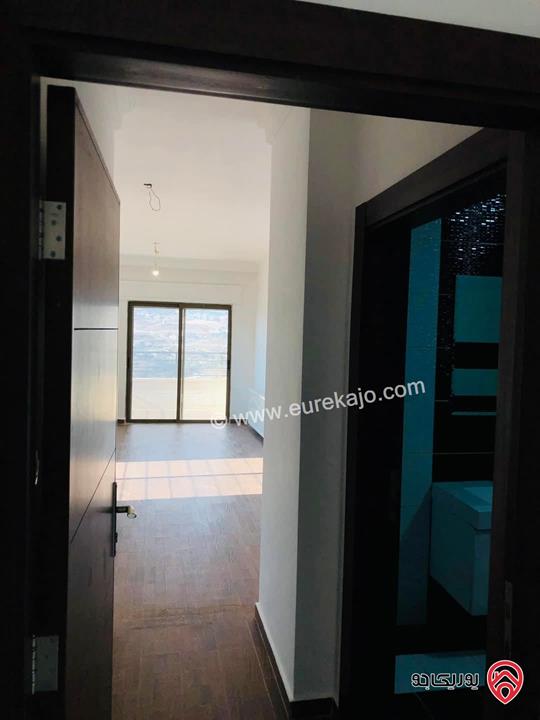 شقة طابق ثالث مساحة 205م مع روف 25م للبيع في عمان - الكرسي