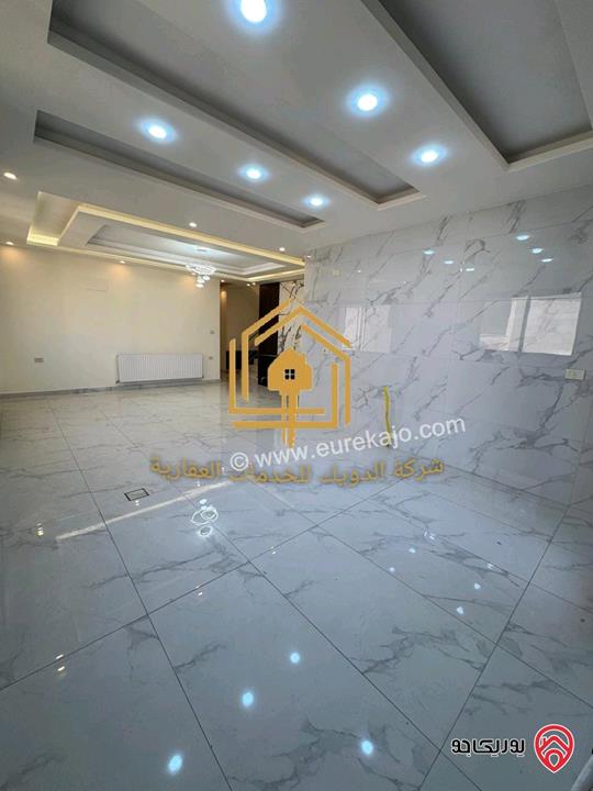 شقة دوبلكس لم تسكن طابق ثالث مع روف مساحة 215م للايجار في عمان - طريق المطار 