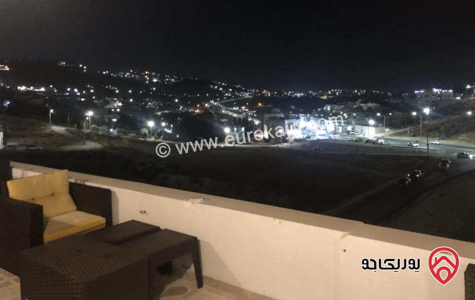 رووف طابقي مساحة 395م داخلي و 180م خارجي للبيع مفروش في الحمر 