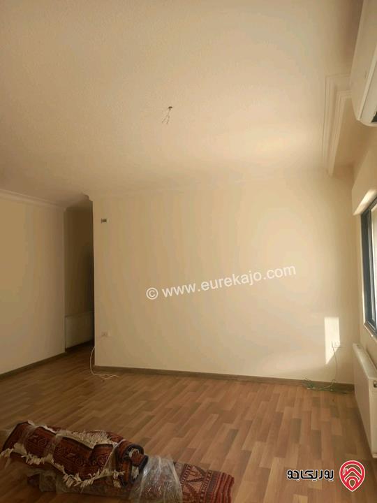 شقة طابق ثاني مساحة 213م للبيع في عمان - خلدا 