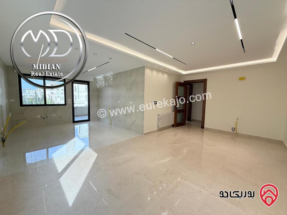 شقق شبه أرضي للبيع في عمان - حي الصحابة مساحات 220م & 240م مع تراسات و حدائق تشطيبات ديكورات فاخرة جديدة لم تسكن