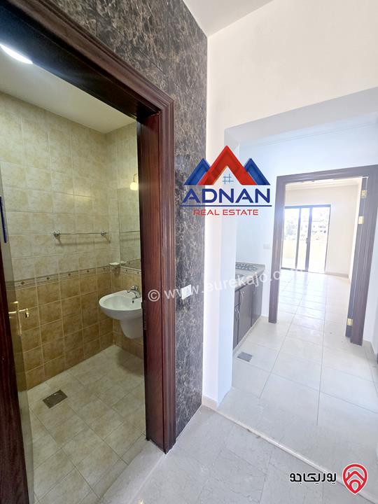 فيلا فخمة متلاصقة مساحة 650م على أرض 500م للايجار في عمان - عبدون