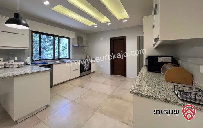 شقة فخمة مساحة 220م طابق أول للايجار مفروشة في عمان - الدوار الرابع 