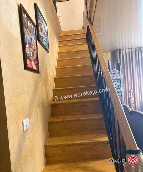 شقة دوبلكس طابق ثالث مع روف مساحة 310متر للإيجار في عمان - رجم عميش 