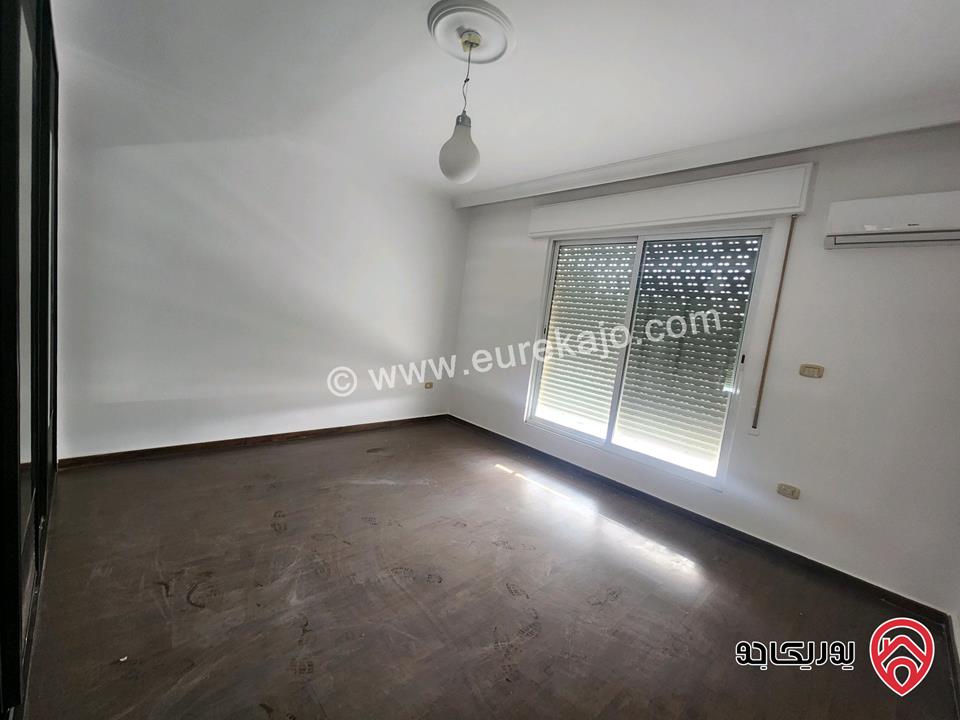 شقة مساحة 200م طابق ثالث للبيع في عمان - الشميساني 