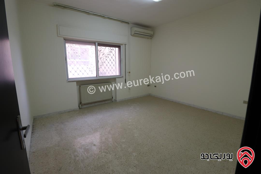 شقة فاخرة أرضية مساحة 240م داخلي و 100م خارجي للايجار في عمان - الصويفية