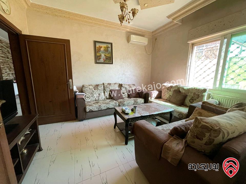 شقة طابق ثالث مساحة 177م مع روف 25م للبيع في عمان - اجمل مناطق عرجان