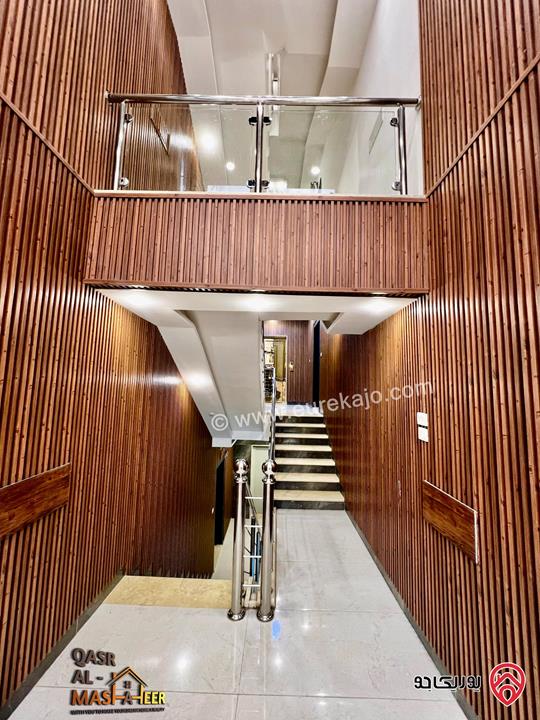 شقة فاخرة بدفعة 50% مساحة 195م داخلي و 150م خارجي للبيع في عمان - الجبيهة 