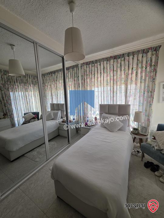 شقة طابقية طابق ثالث 250م تشطيب سوبر ديلوكس للبيع في عمان - أم السماق 