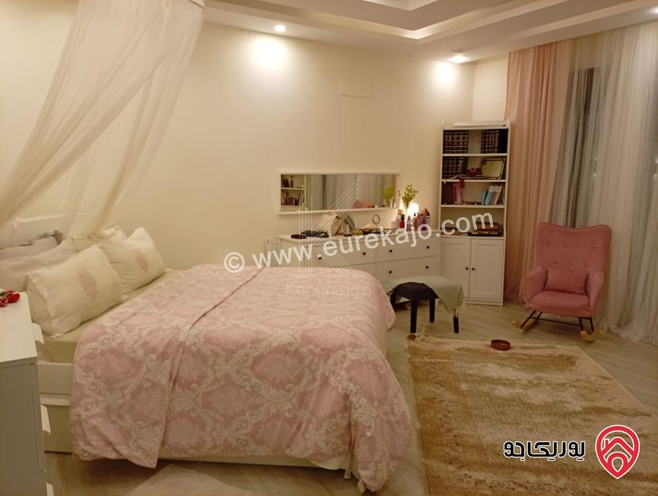 شقة فاخرة شبه أرضية مساحة 221م داخلي و 280م خارجي للبيع في عمان - على طريق المطار