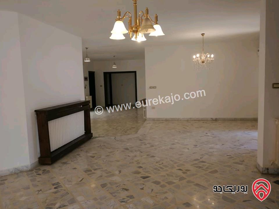 فيلا منفصلة مساحة 355م على أرض 762م للبيع في عمان - دير غبار