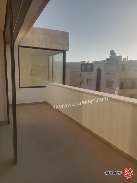 شقة دوبلكس طابق ثالث مع روف مساحة 200م للبيع في عمان - الجبيهة 