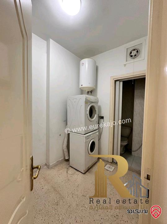 شقة طابقية مساحة 310م طابق أول للبيع في عمان - ام اذينة