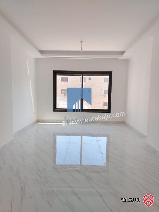 شقة فاخرة للبيع في عمان - خلدا قرب المدارس الإنجليزية طابق ثالث 280م مع روف دوبلكس 180م لم تسكن