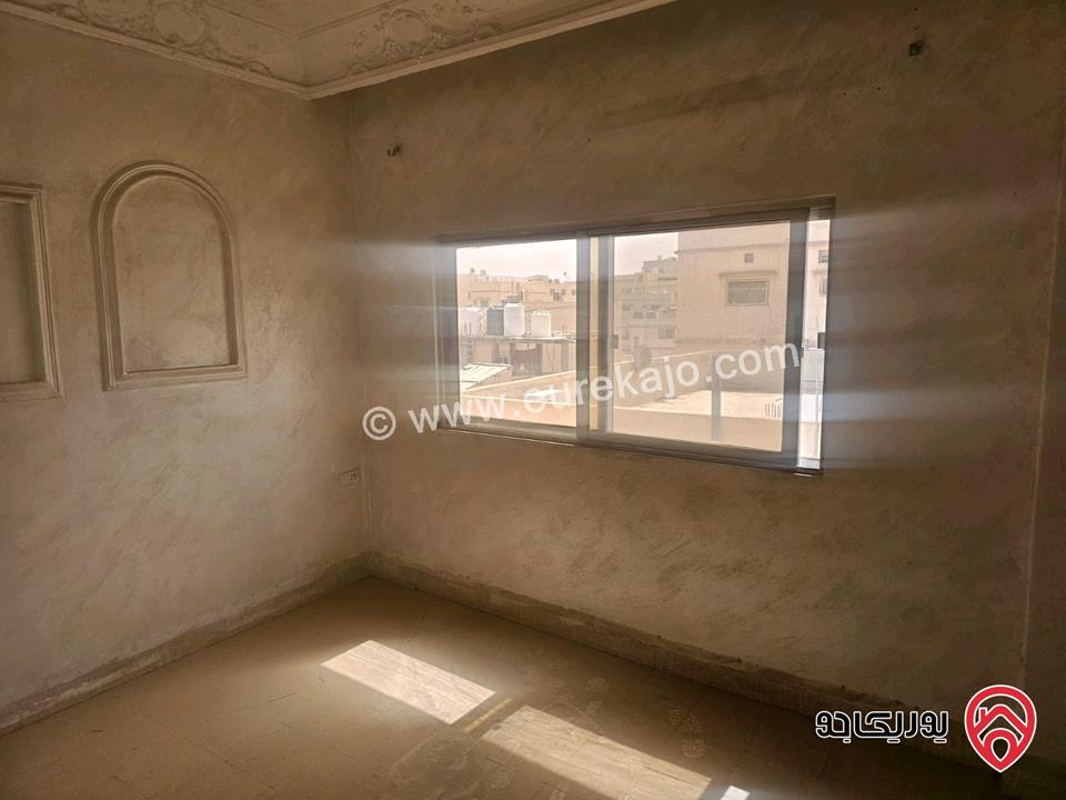 شقة طابق اول مساحة 130م للبيع في الزرقاء - حي شاكر 