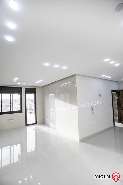 شقة مساحة 180م مع روف 50م للبيع في عمان - ابو علندا الجديدة من المالك كاش او اقساط 