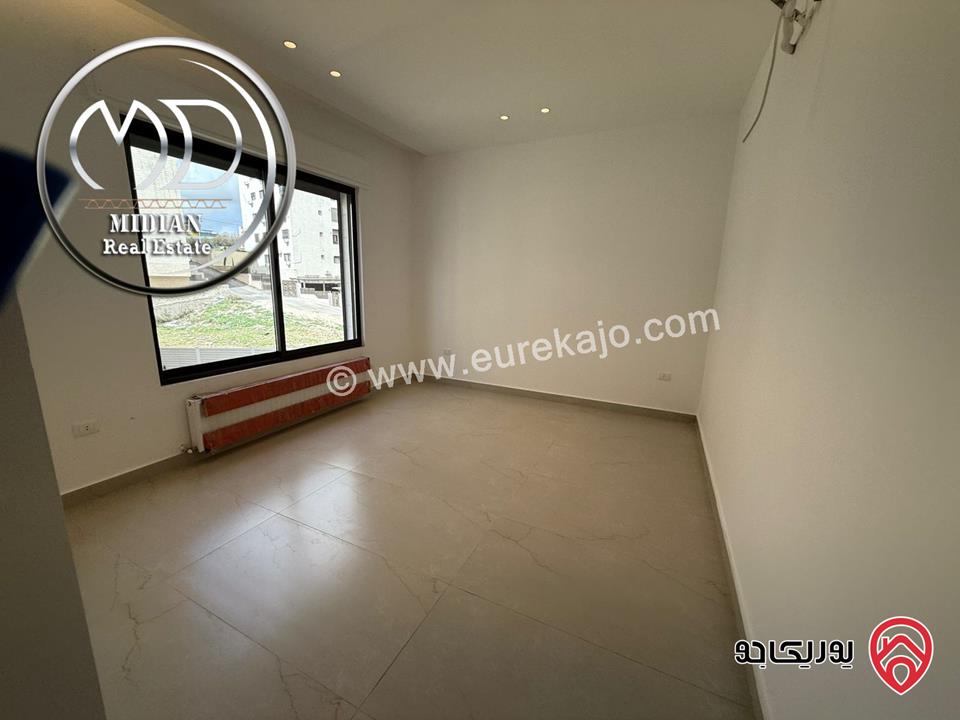 شقة ارضية للبيع في عمان - دير غبار مساحة 185م مع ترس 100م تشطيبات و ديكورات عصرية فاخرة جديدة لم تسكن