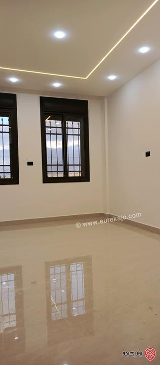 فيلا دوبلكس مساحة 250م على أرض 400م للبيع في الزرقاء - ضاحية المدينة المنورة 