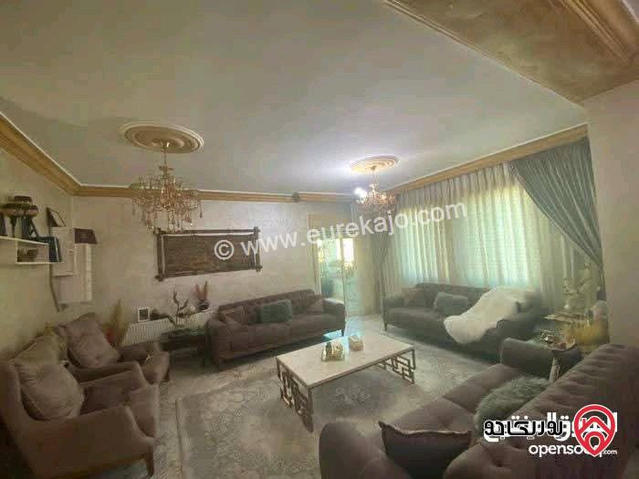 شقة مساحة 245م طابق ثالث للبيع في عمان - خلدا