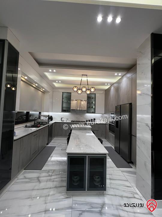 شقة فاخرة جديدة طابق ثالث دوبلكس مساحة 230م للبيع في عمان – خلدا