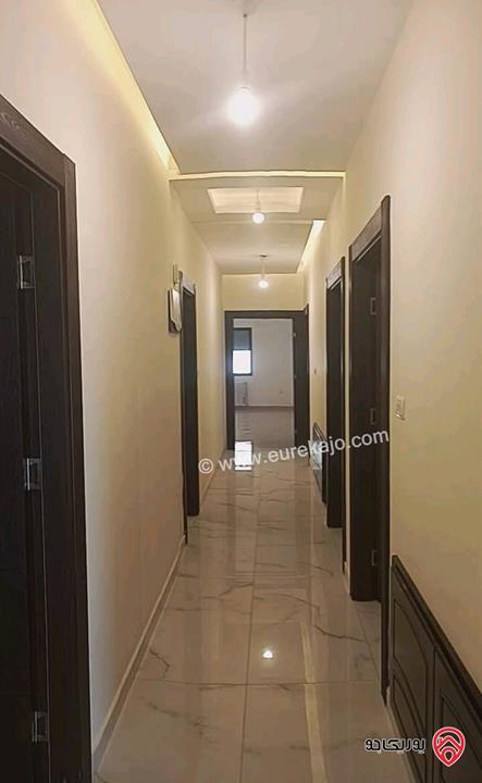 شقة مميزة مساحة 210م طابق أول للايجار جديدة لم تسكن في عمان - طريق المطار بجانب جامعة البتراء  