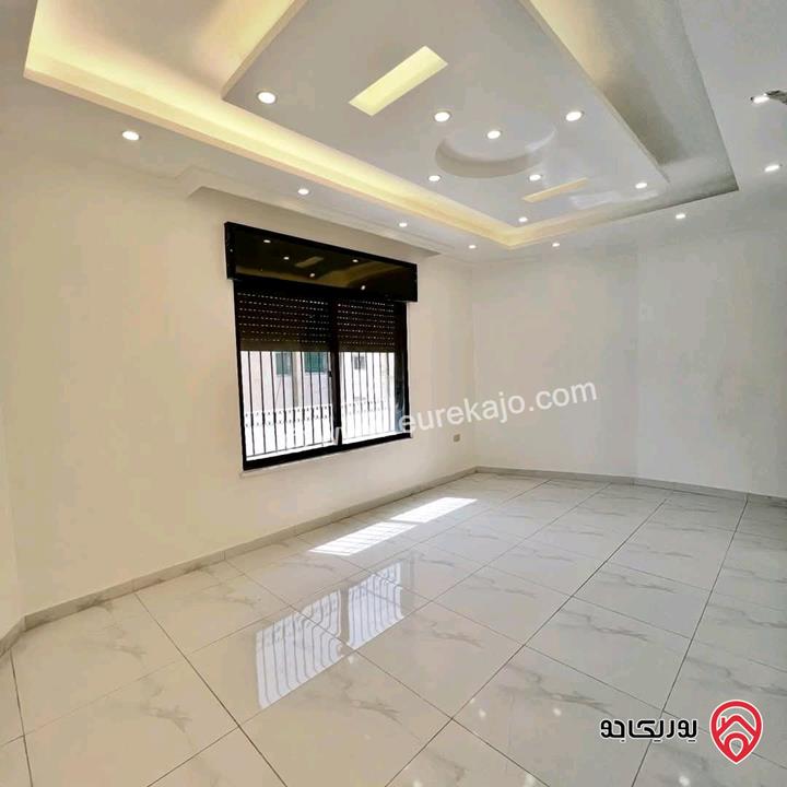 شقة فارغة طابق ثالث مساحة 300م للإيجار في عمان - الشميساني 