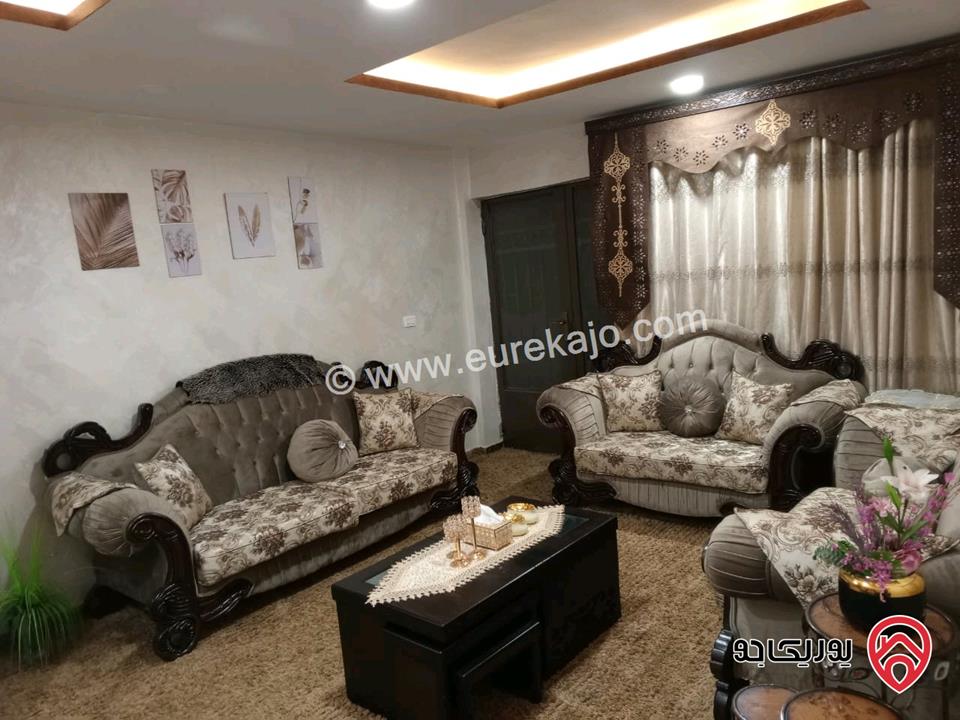 شقة طابقية شبه تسوية مساحة 143م مع ساحة 60م للبيع في الزرقاء - جبل طارق 