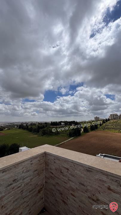 شقة طابق اخير مساحة 187م مع رووف منفصل 48م وترس 110م للبيع في عمان - مرج الحمام