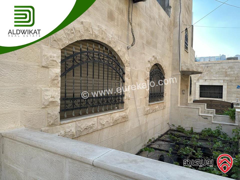 بيت مستقل مساحة البناء 320م ومساحة الارض 315م للبيع في عمان - الياسمين