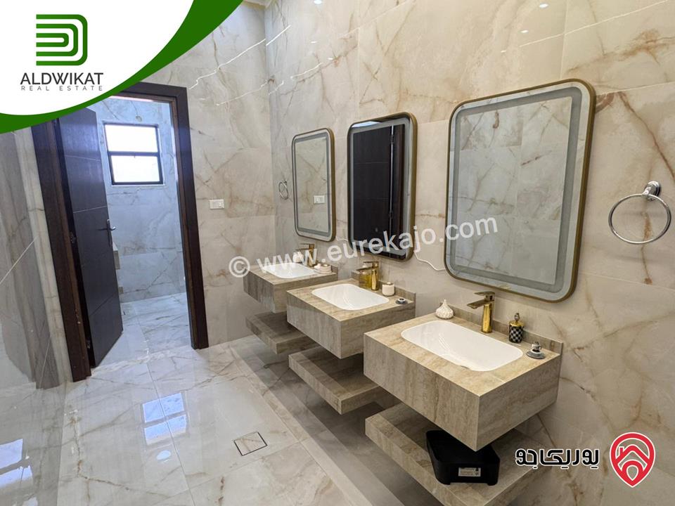 فيلا مستقلة للبيع في ناعور / شارع السلام مساحة الارض 900م ومساحة البناء 1000م ومساحة الحديقة 300م ومساحة الترس 100م