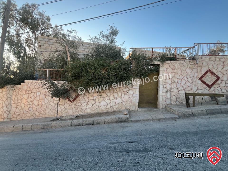 بيت مستقل على شارعين مساحة 200م على أرض 300م للبيع في الزرقاء، حي الرشيد، جريبا
