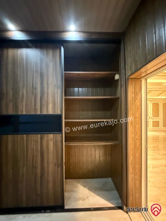 شقة طابق ثالث مساحة 200م للبيع في عمان - ربوة عبدون