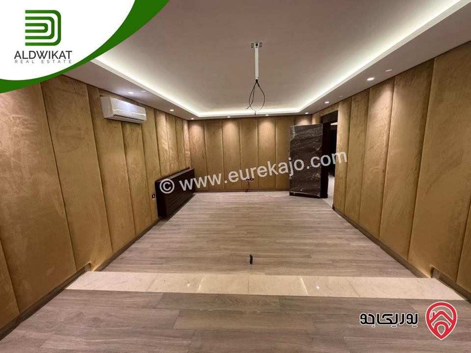 فيلا متلاصقة للبيع في عمان - دابوق مساحة الارض 500م ، البناء 780م ، الحديقة 50م والترس 150م