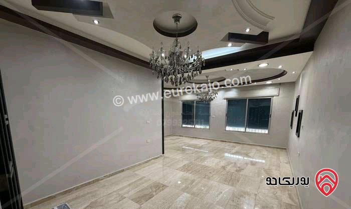 شقة فارغة مساحة 240م طابق أول للايجار في عمان - الرابية