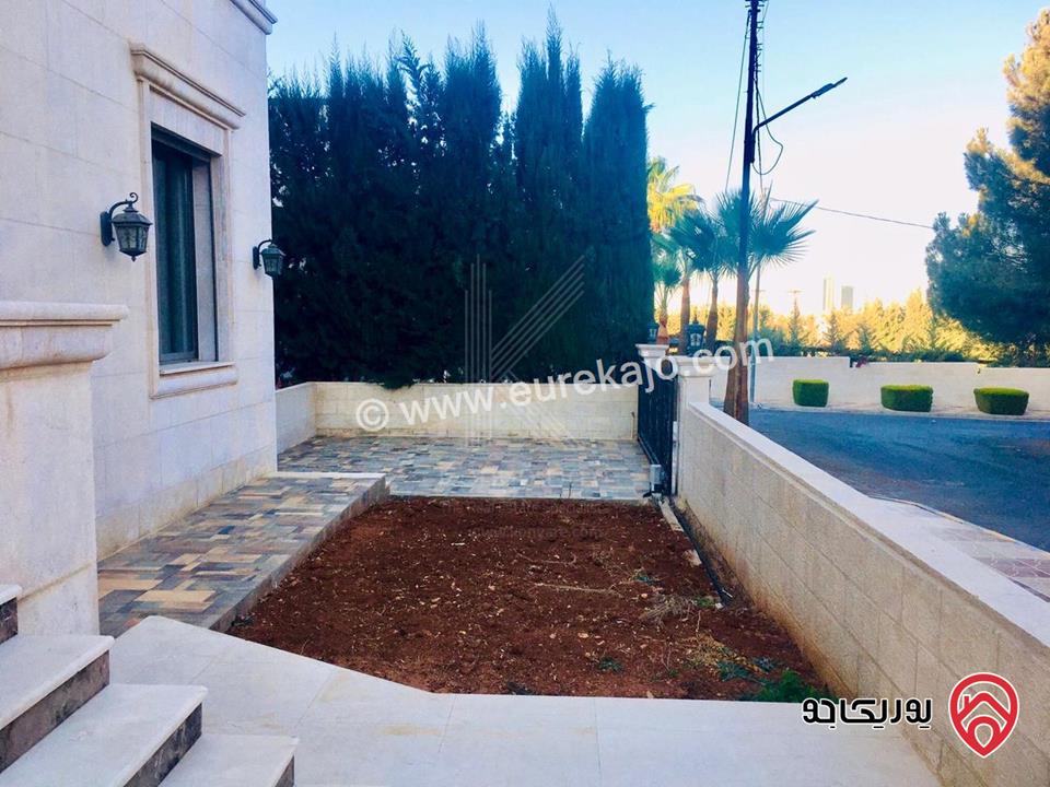 فيلا مستقلة و مميزة مساحة الأرض 924م مساحة البناء 1250م للبيع في عبدون مع مسبح خاص و حديقة