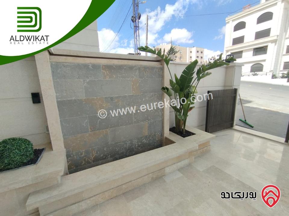 شقة  طابق ارضي مساحة البناء 370م ومساحة الترس 150م للبيع في عمان - دير غبار