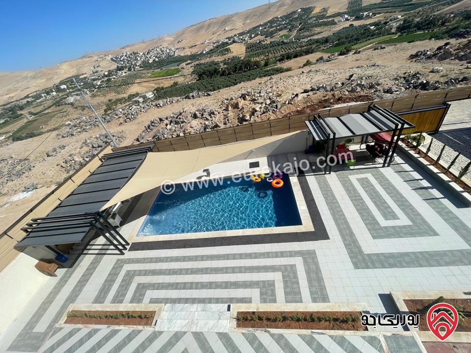 شاليه مع فيلا مساحة الأرض 750م والبناء 250م للبيع في الزرقاء - غريسا