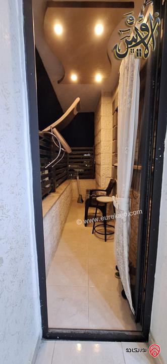 شقـة طابق ثالـث فنـي مساحة 135م للبيــع في الزرقاء الجديدة