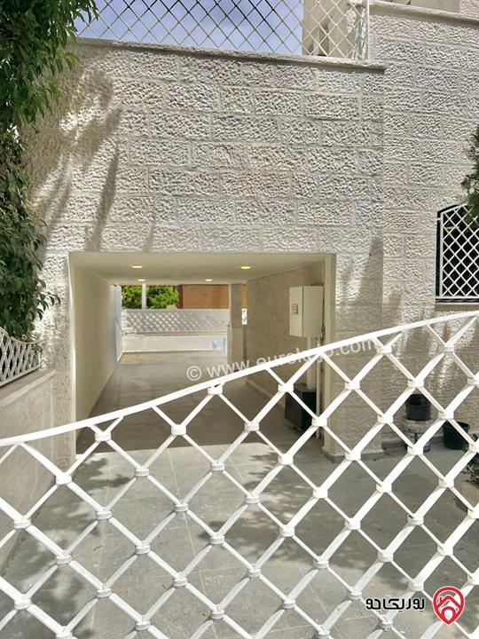 فيلا مستقلة للايجار في عمان - ام السماق مساحة الارض 500م البناء 450و الحديقة 200م والترس 200م