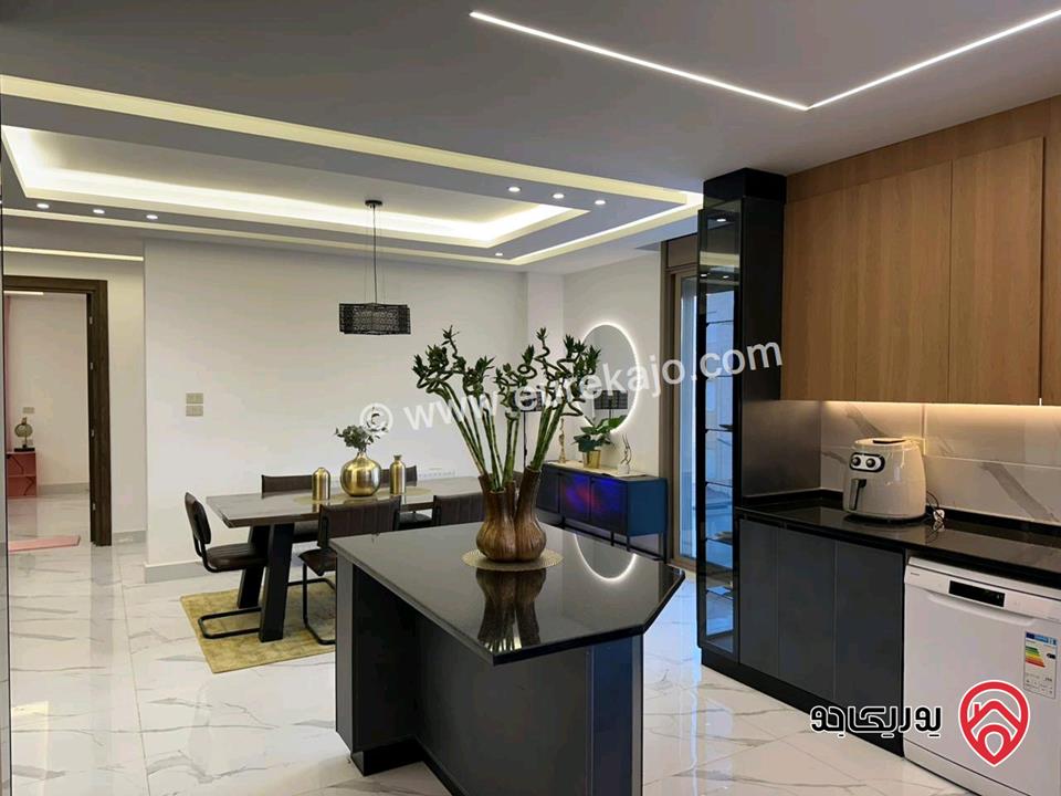 شقة فاخرة طابق ثالث مساحة 242م للايجار مفروشة في عمان - الجبيهة