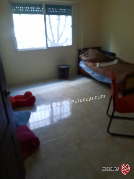 شقة مساحة 149م العمارة تقع على شارعين الشقة من الشارع الاول تسوية ثاني، ومن الشارع الخلفي طابق اول للبيع في عمان - طبربور – حي الخزنة 