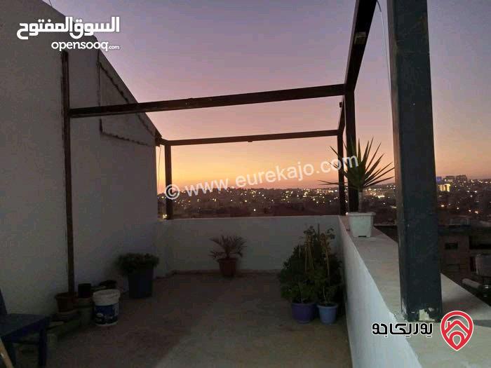 شقة طابق رابع روف مساحة 120م للبيع في عمان - الذراع الغربي باطلالة مميزة على عمان