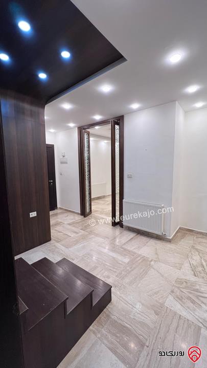 شقة طابق أخير مع روف مساحة 280م باطلالة خلابة للبيع في عمان - ضاحية النخيل من المالك مباشرة 