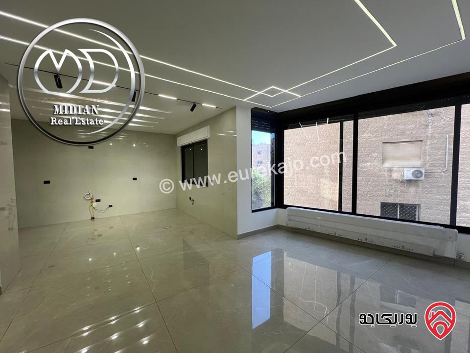 شقق جديدة للبيع في عمان - حنو الصويفية مساحة 180م تشطيبات و ديكورات فاخرة اطلالة رائعة بسعر مميز . 